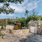 Marias Charming Mezonet Holiday home *